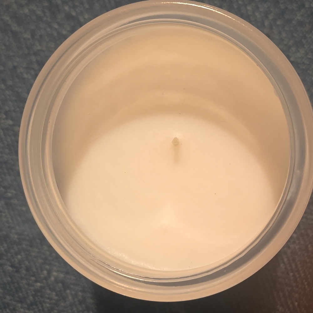 ♥️BUY 2 GET 1 FREE Voluspa Floral Milk Rose Glass Candle, Milk Rose, 45.00 USD - Picture 9 of 16